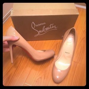 Christian Louboutin nude Pumps